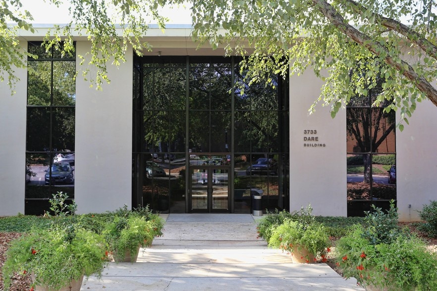 3733 National Dr, Raleigh, NC à louer - Photo du bâtiment - Image 1 de 12