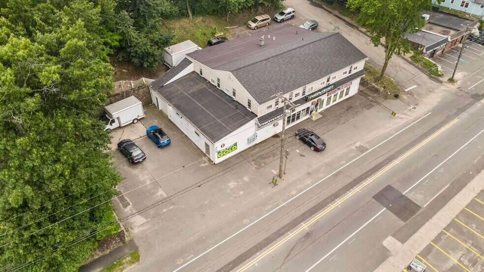 170 Meriden Rd, Waterbury, CT à vendre - Photo du bâtiment - Image 2 de 14
