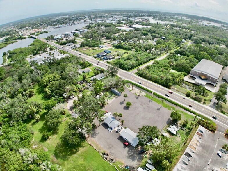 1322 N Pinellas Ave, Tarpon Springs, FL à vendre - Photo du bâtiment - Image 3 de 16