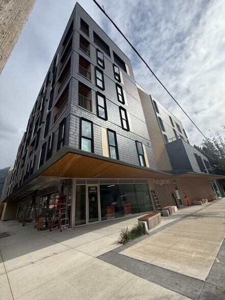 37994 2 ave, Squamish, BC à louer - Photo du bâtiment - Image 1 de 4