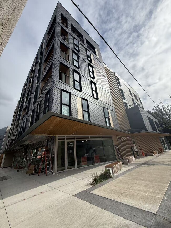 More details for 37994 2 ave, Squamish, BC - Office for Lease