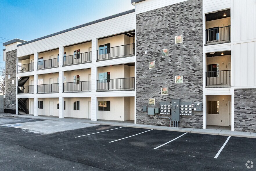 36 W 1600 N, Sunset, UT à vendre - Photo du bâtiment - Image 2 de 47