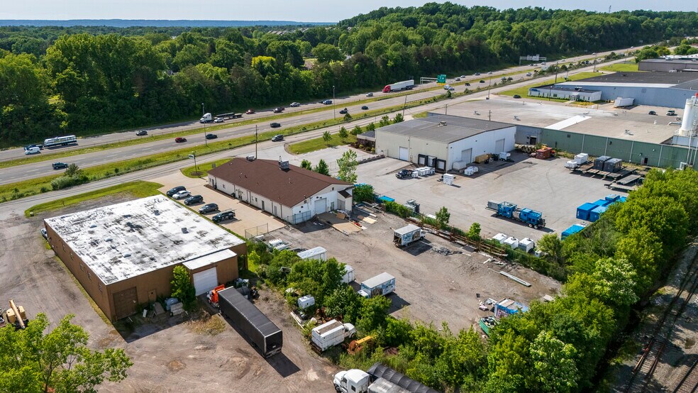 8601 Freeway Dr, Macedonia, OH à louer - Photo du bâtiment - Image 3 de 11