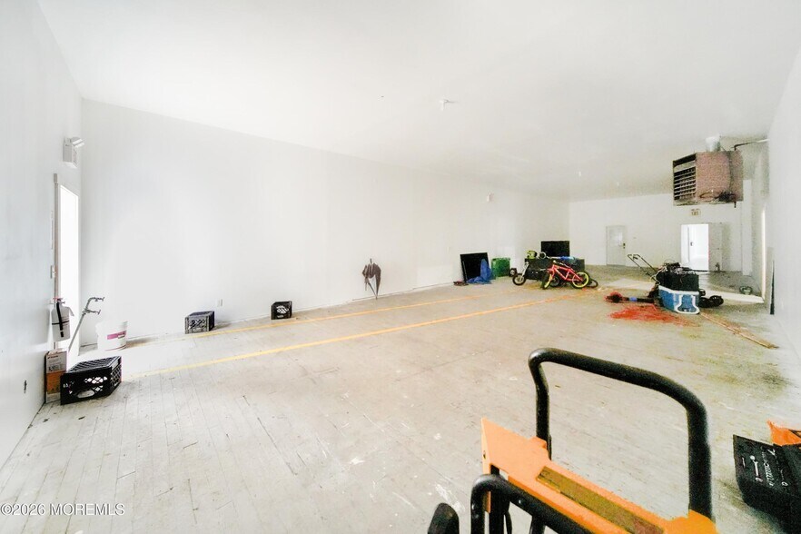 79 Throckmorton St, Freehold, NJ à vendre - Photo du bâtiment - Image 3 de 25