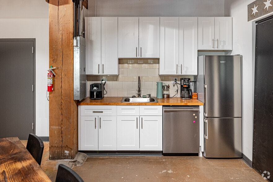 1200 W 35th St, Chicago, IL for lease - Interior Photo - Image 2 of 20