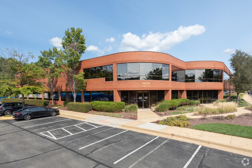 14020 Thunderbolt Pl, Chantilly, VA à louer - Photo du bâtiment - Image 2 de 7