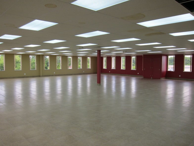 14500 W 8 Mile Rd, Oak Park, MI à vendre - Photo intérieure - Image 3 de 13