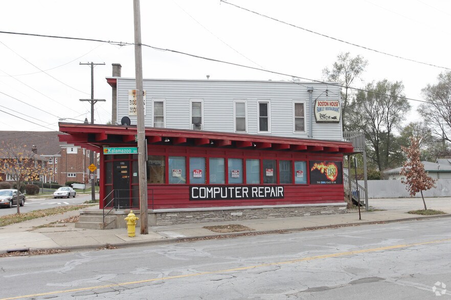 1353 Kalamazoo Ave SE, Grand Rapids, MI à vendre - Photo du bâtiment - Image 2 de 2