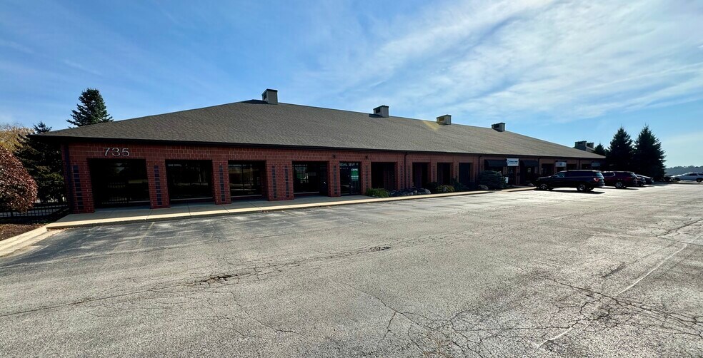 735 N Perryville Rd, Rockford, IL à louer - Photo du bâtiment - Image 1 de 3