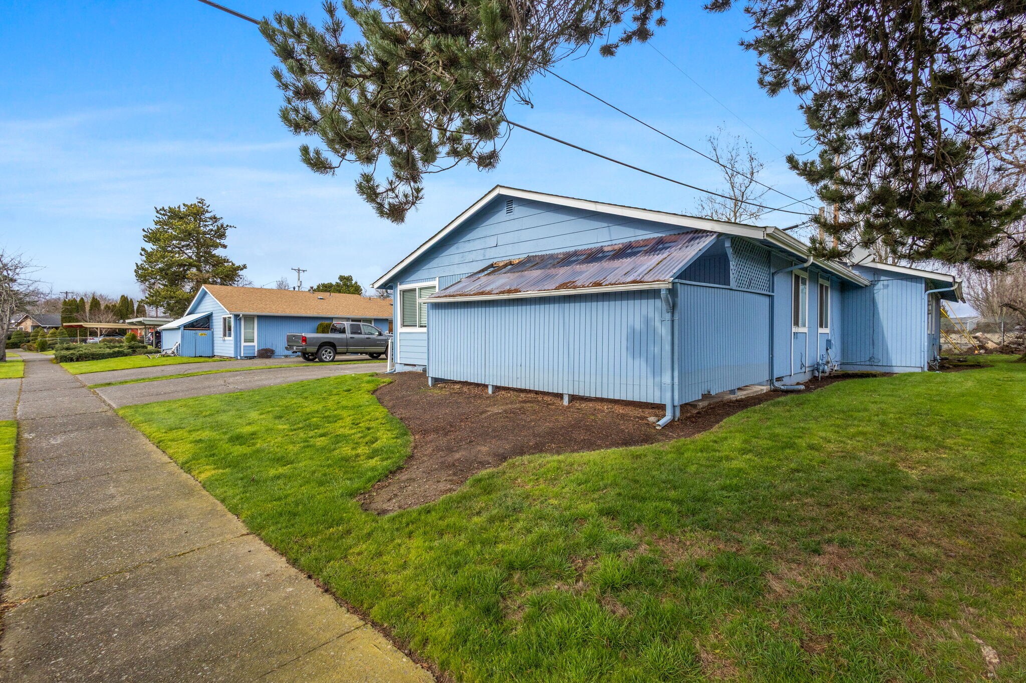 Campbell Duplexes portefeuille de 1 propriétés à vendre sur LoopNet.ca Photo principale- Image 1 de 16