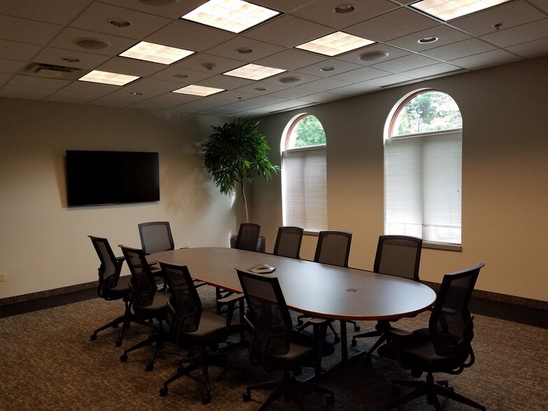 1907 E Wayzata Blvd, Wayzata, MN à louer - Photo intérieure - Image 1 de 5