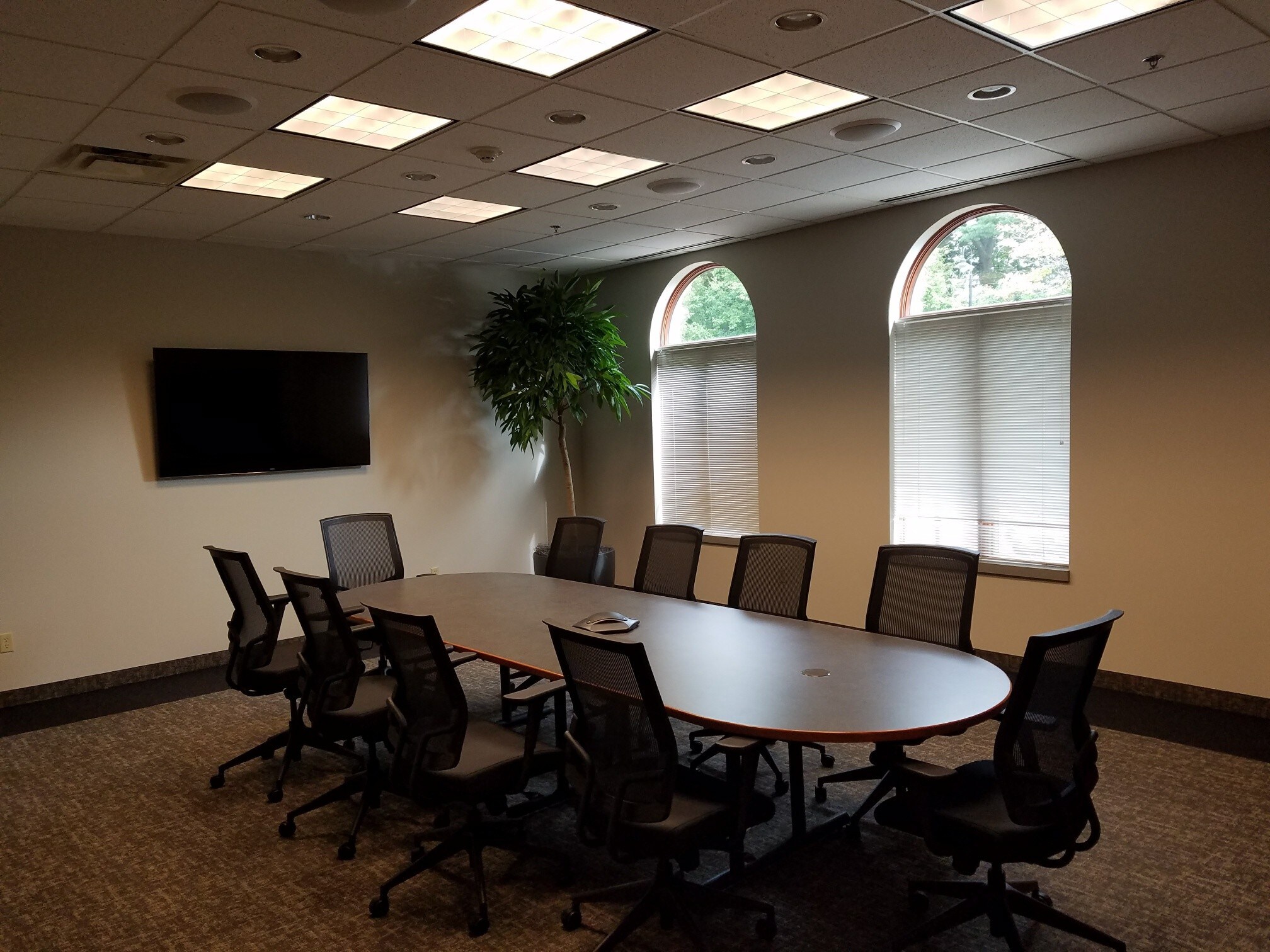 1907 E Wayzata Blvd, Wayzata, MN for lease Interior Photo- Image 1 of 6