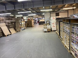 Plus de détails pour Local d'activités à louer