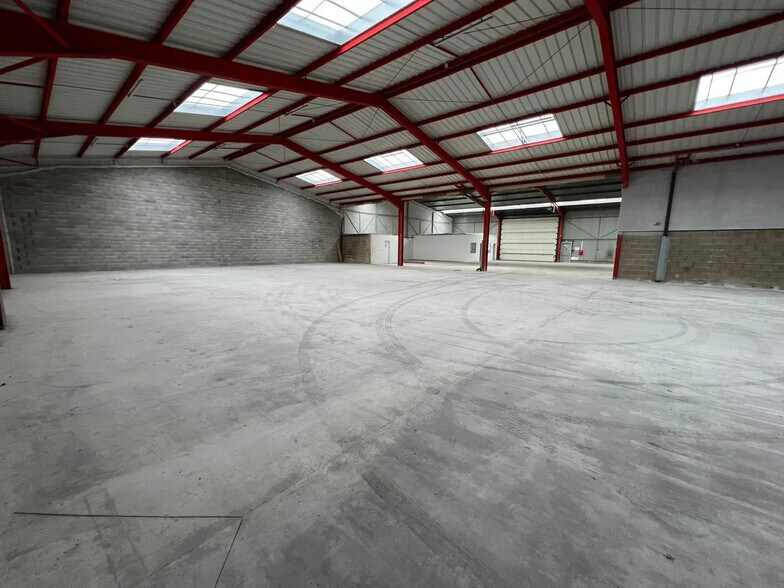 Industrial in Reims for lease - Interior Photo - Image 1 of 5