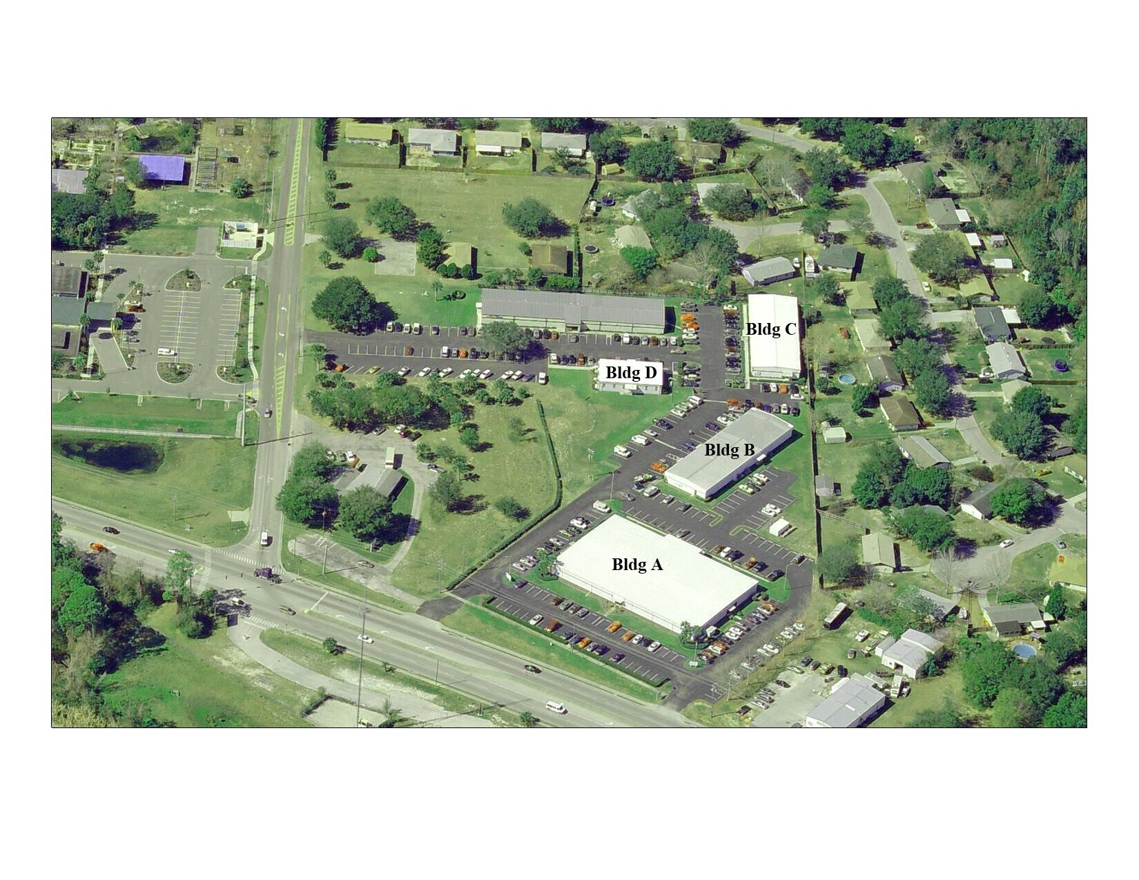 1300 S Duncan Dr, Tavares, FL à louer Photo principale- Image 1 de 8