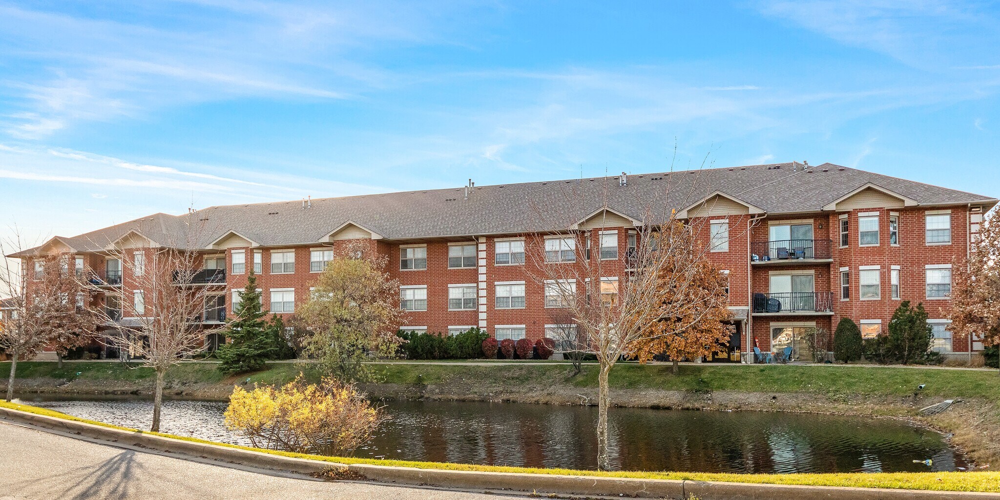 7250 W 157th St, Orland Park, IL à vendre Photo principale- Image 1 de 20