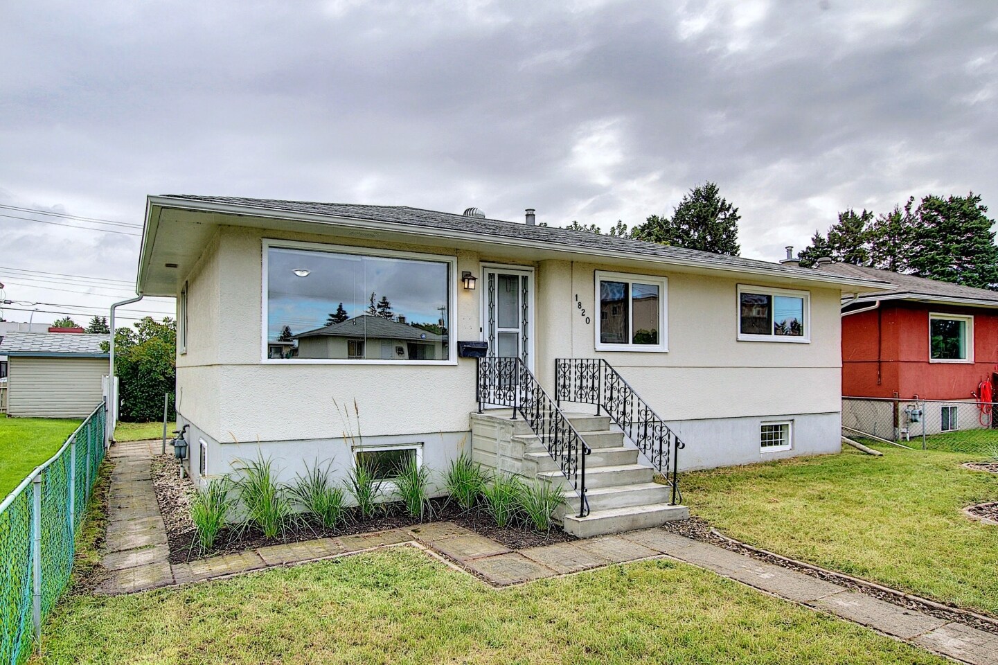 1820 41 St SE, Calgary, AB for sale Primary Photo- Image 1 of 1