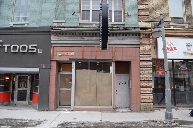Plus de détails pour 419 Richmond St, London, ON - Commerce de détail à vendre