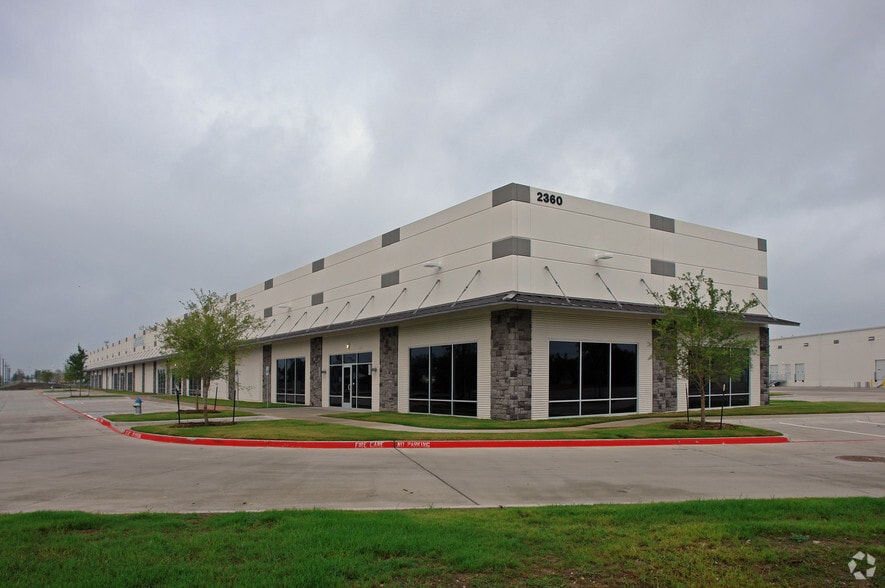2360 Crist Rd, Garland, TX for lease - Primary Photo - Image 1 of 9