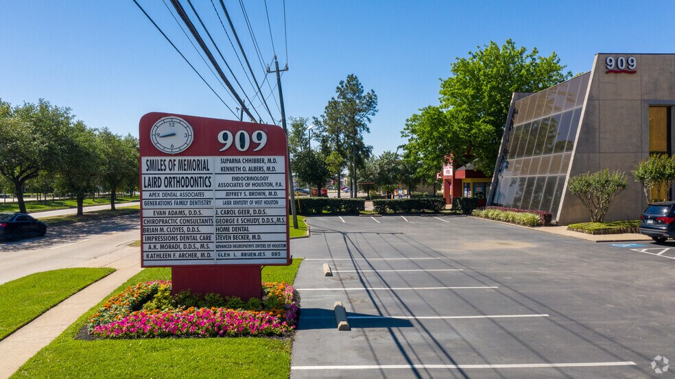 909 Dairy Ashford Rd, Houston, TX à louer - Photo du bâtiment - Image 2 de 8