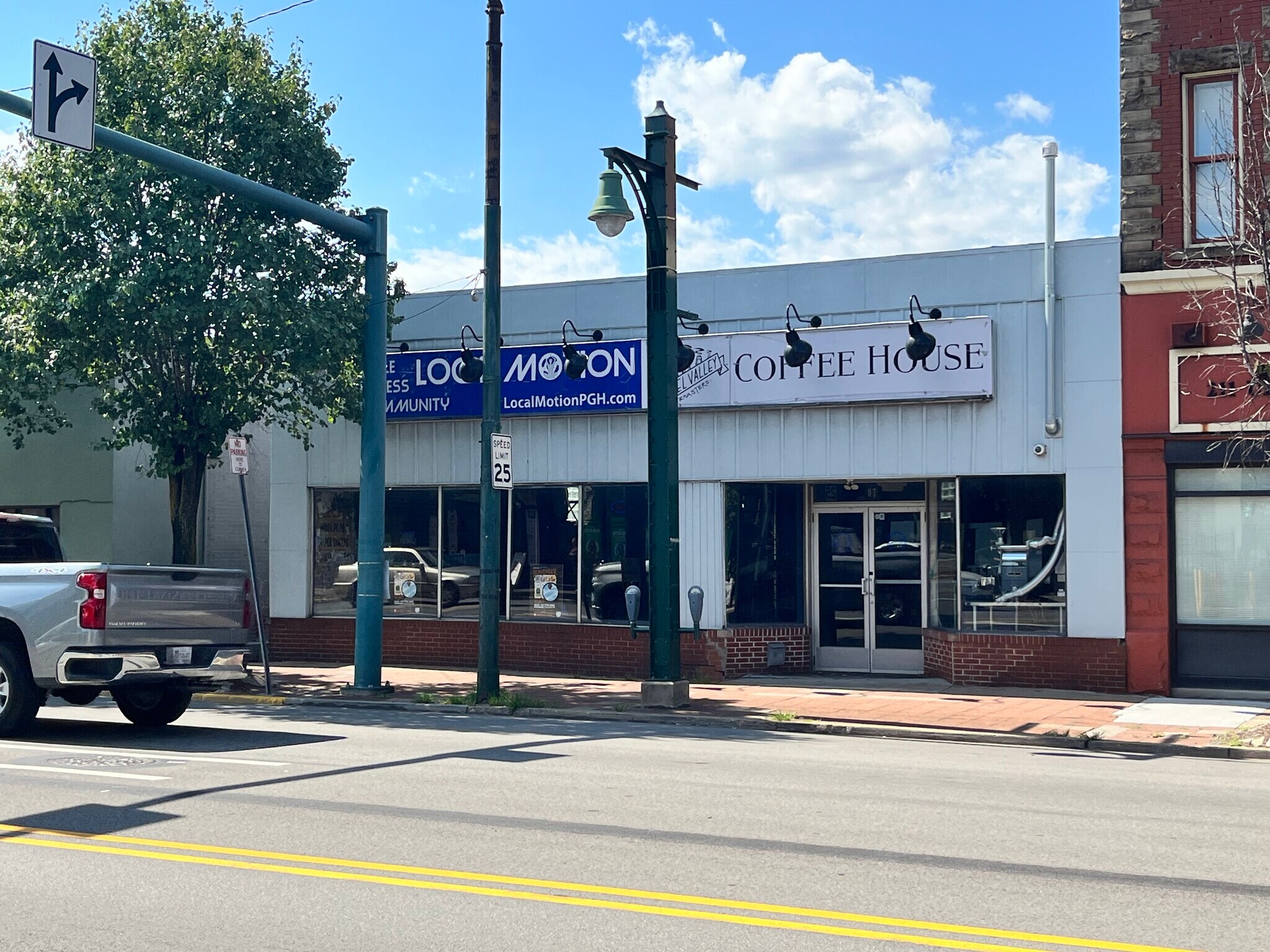 207 E 8th Ave, Homestead, PA à vendre Photo du bâtiment- Image 1 de 1