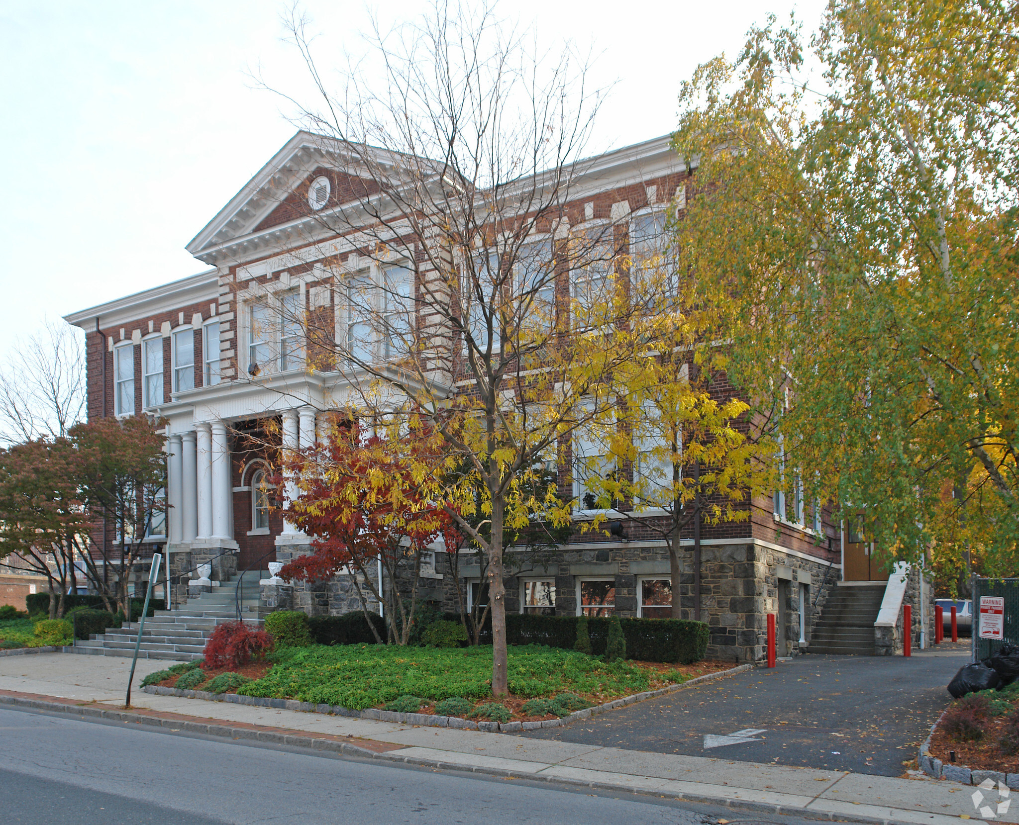 16 School St, Rye, NY à vendre Photo principale- Image 1 de 1