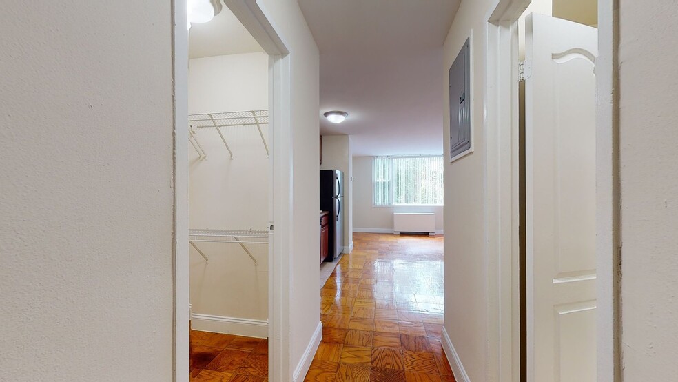 1845 Summit Pl NW, Washington, DC à vendre - Numérisation 3D de Matterport - Image 3 de 27