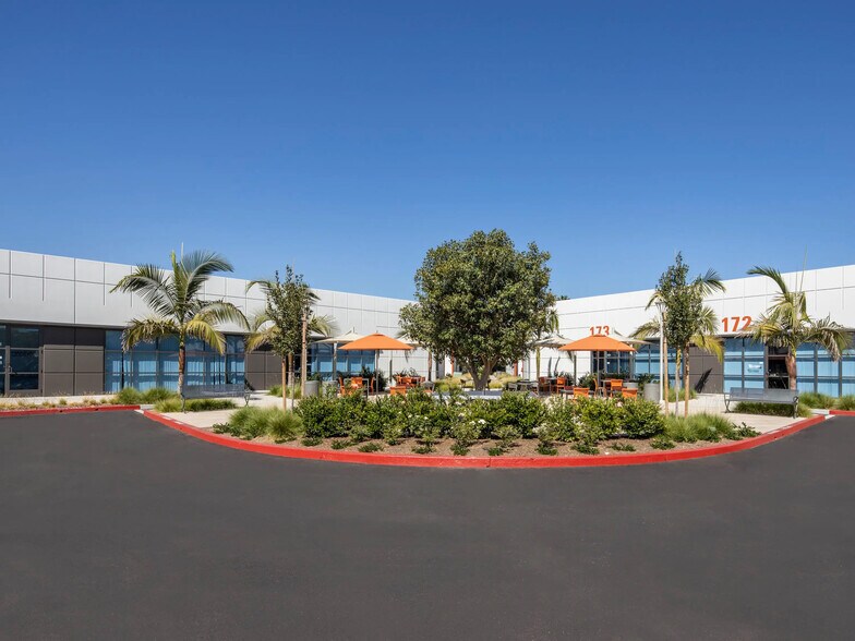 16 Technology Dr, Irvine, CA à louer - Photo du bâtiment - Image 3 de 8