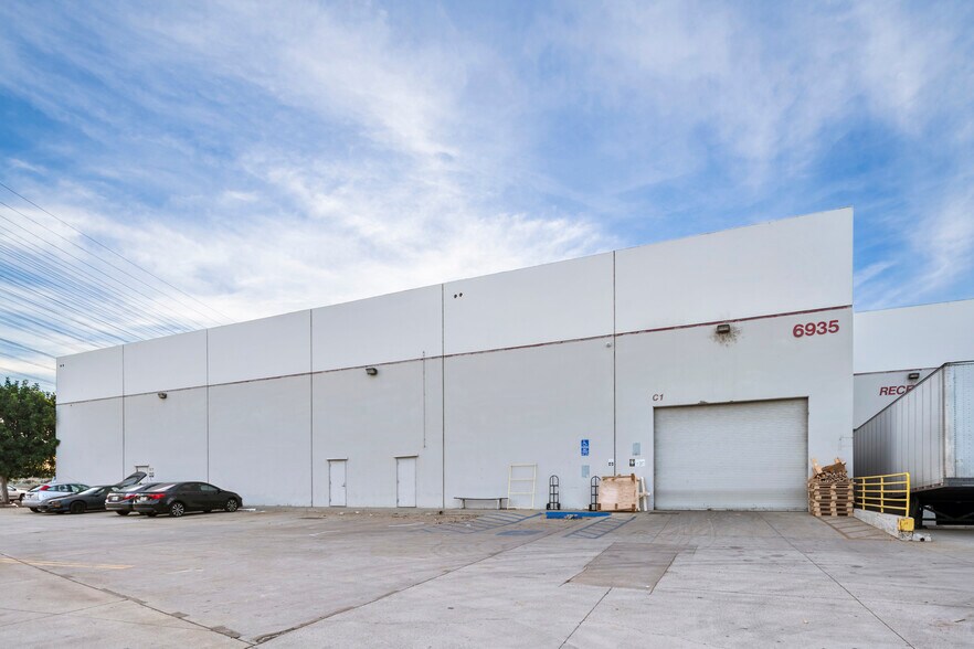 6935-6947 Atlantic Ave, Long Beach, CA à louer - Photo du bâtiment - Image 3 de 16
