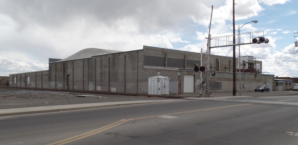 107 N Wapato Ave, Wapato, WA for lease - Building Photo - Image 2 of 8