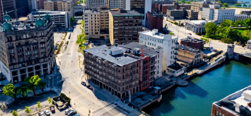 808 N Plankinton Ave, Milwaukee, WI for sale - Building Photo - Image 2 of 3