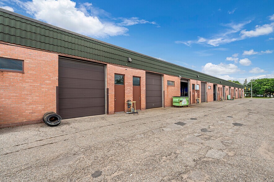 264 Bronte St S, Milton, ON à vendre - Photo du bâtiment - Image 2 de 21