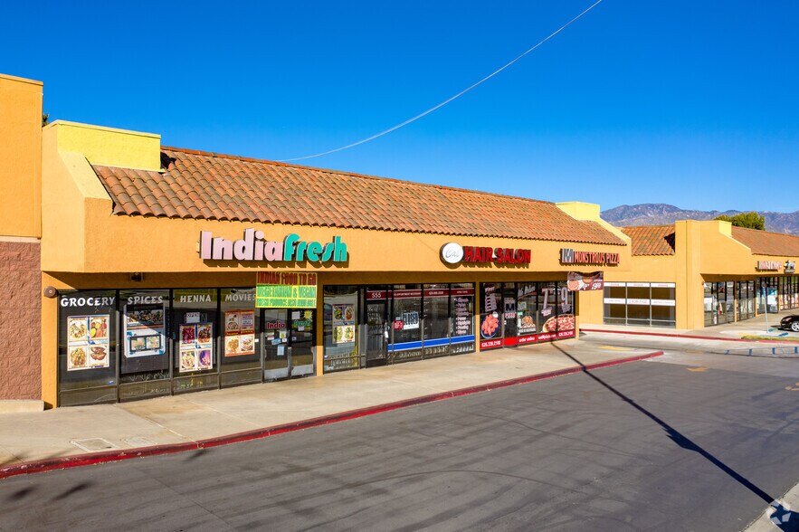 543 N Azusa Ave, Covina, CA à louer - Photo du bâtiment - Image 2 de 17
