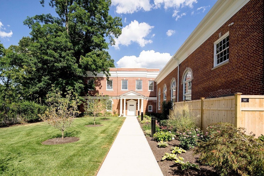 211 Broad St, Red Bank, NJ à louer - Photo du bâtiment - Image 3 de 8