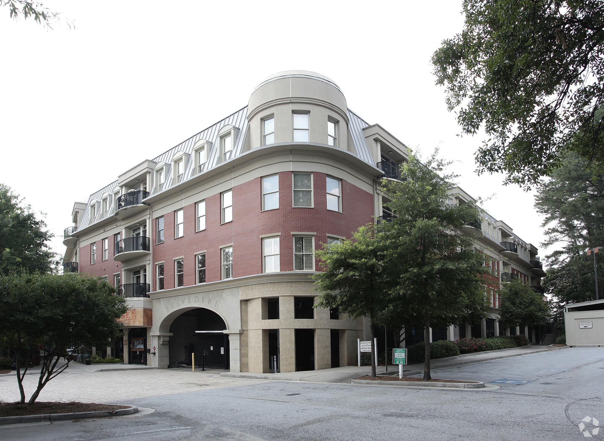 560 Dutch Valley Rd NE, Atlanta, GA for sale Primary Photo- Image 1 of 3