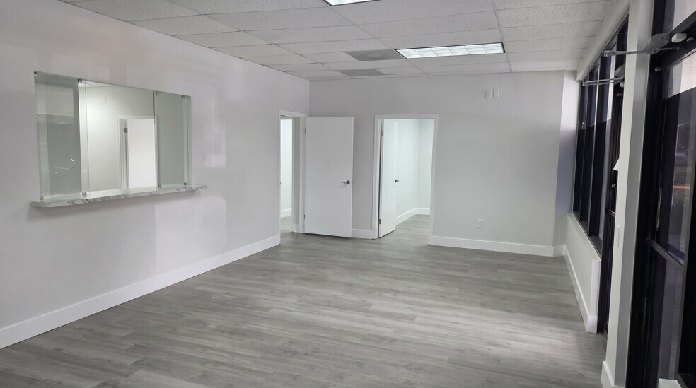 7100 W Commercial Blvd, Lauderhill, FL à louer - Photo du bâtiment - Image 2 de 26