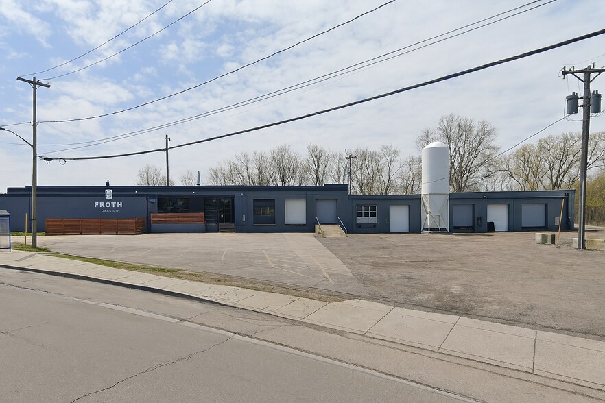 700 Military Rd, Buffalo, NY à louer - Photo du bâtiment - Image 1 de 34