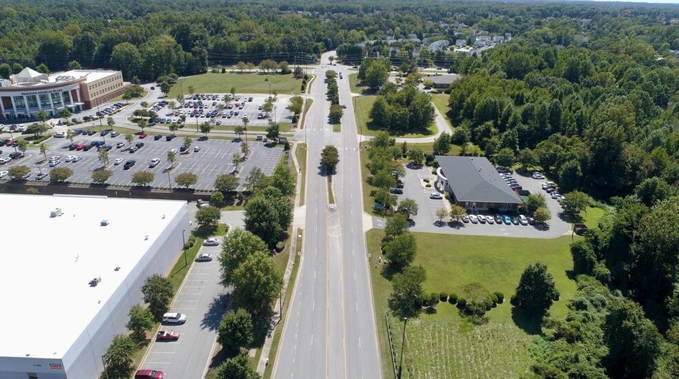 4480 Premier Dr, High Point, NC for sale - Aerial - Image 3 of 4