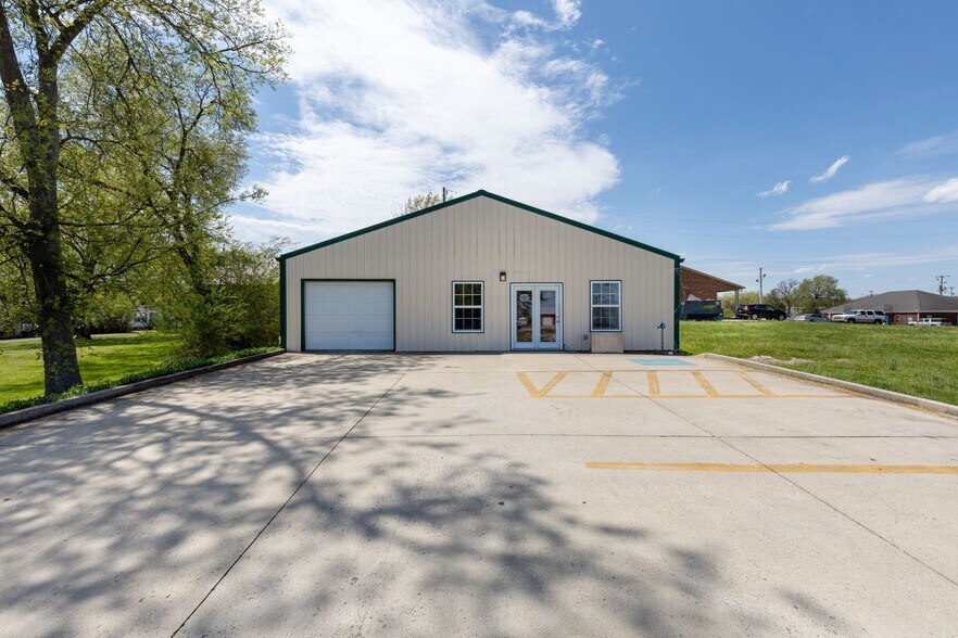 807 Lipscomb St, Shelbyville, TN for sale - Building Photo - Image 2 of 29