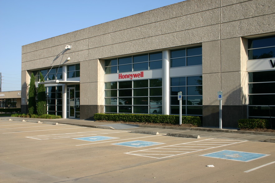 13805 West Rd, Houston, TX for lease - Building Photo - Image 2 of 15