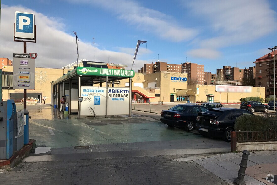 Calle de Simón Hernández, 51, Móstoles, Madrid à vendre - Photo du bâtiment - Image 2 de 2