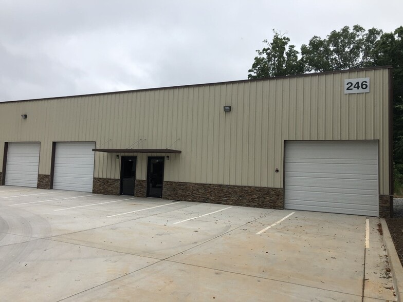 246 Grogan Dr, Dawsonville, GA for sale - Building Photo - Image 2 of 15
