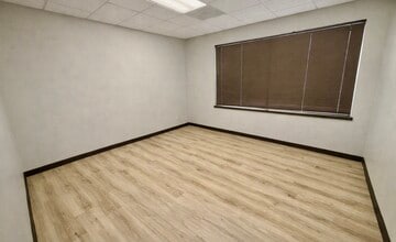 333 Charles Ct, West Chicago, IL for lease Interior Photo- Image 2 of 3