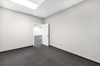 2200 Veterans Memorial Blvd, Kenner, LA for lease Interior Photo- Image 2 of 8