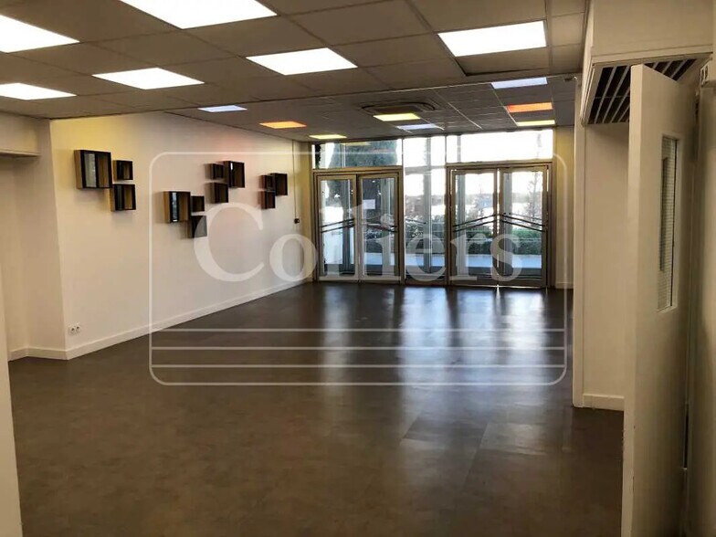 Office in Marseille for lease - Lobby - Image 1 of 5