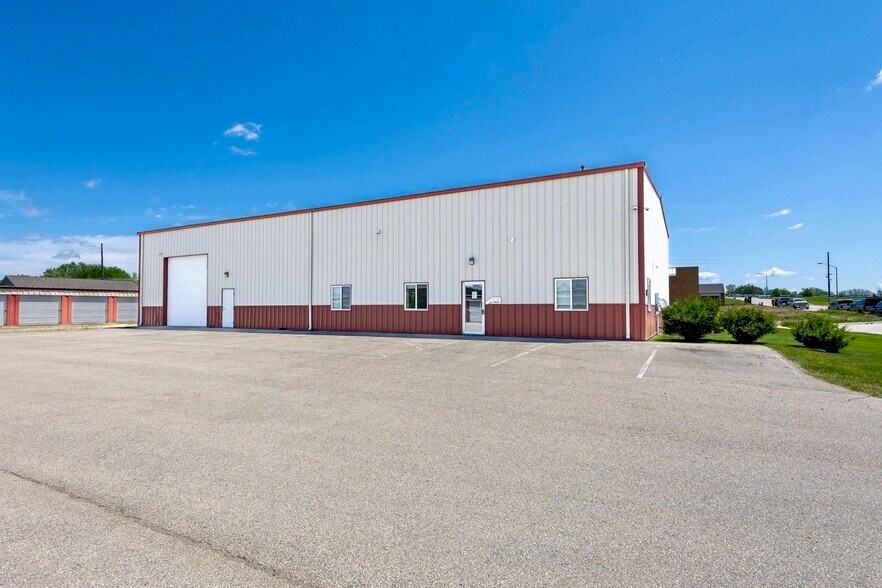 8301 Seippel Ct, Dubuque, IA à louer - Photo du bâtiment - Image 3 de 3