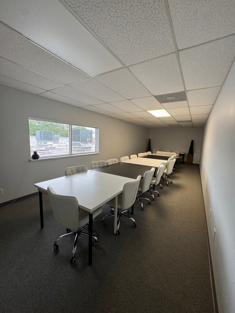 2225-2275 S Babcock St, Melbourne, FL for lease Interior Photo- Image 1 of 4