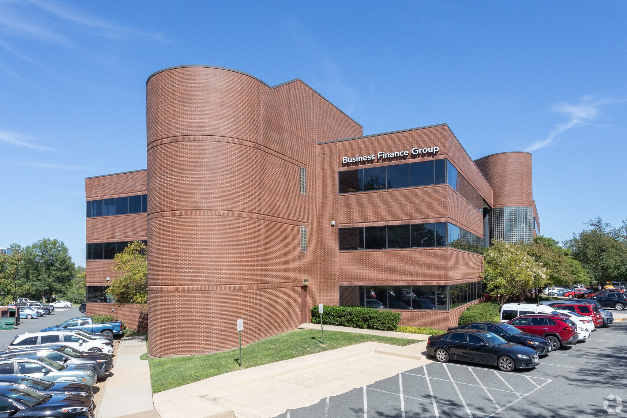 3930 Pender Dr, Fairfax, VA à louer Photo du bâtiment- Image 1 de 44