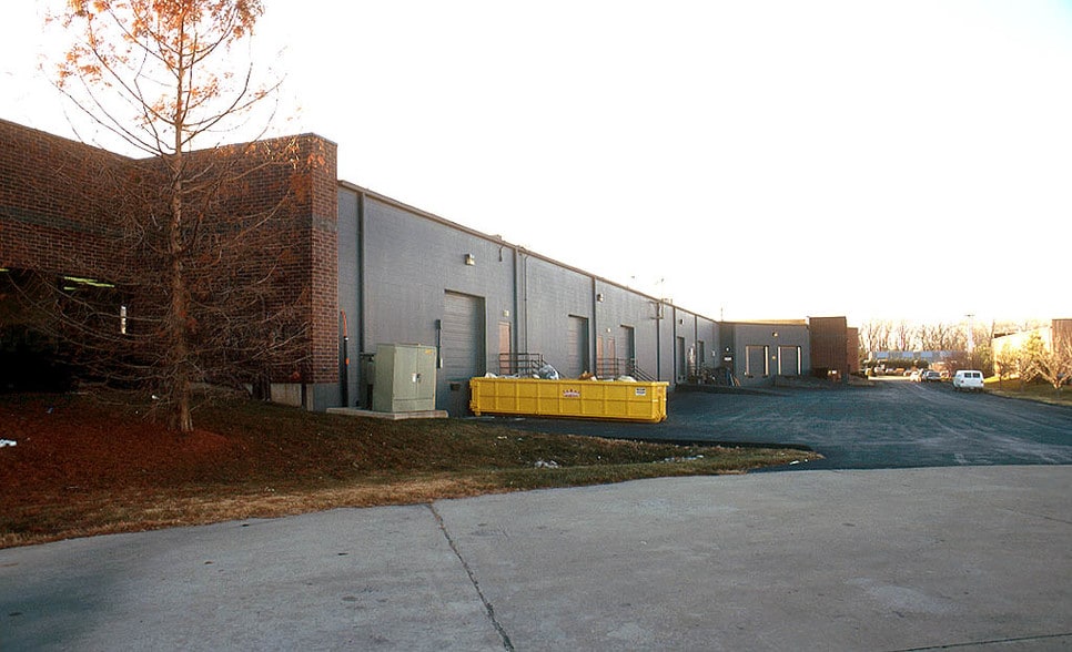 3783-3797 Rider Trail South, Earth City, MO à louer - Autre - Image 2 de 4