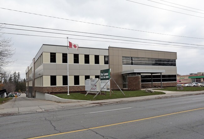 Plus de détails pour 800 King St W, Kitchener, ON - Bureau à louer
